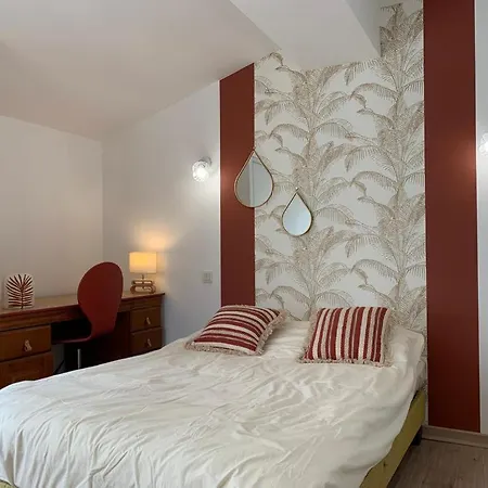 3 Bedroom, 2 Bathroom, Close To Center Apartment