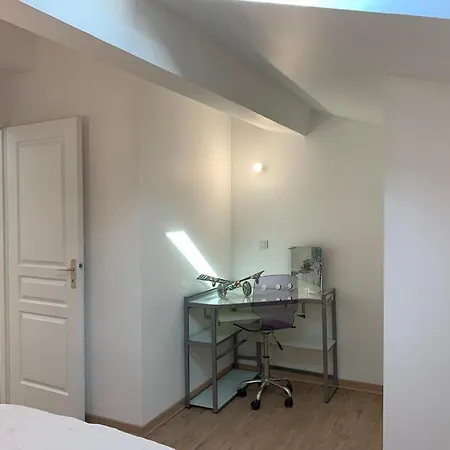 3 Bedroom, 2 Bathroom, Close To Center * Perpignan