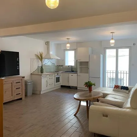 3 Bedroom, 2 Bathroom, Close To Center *